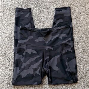Old Navy Women's Black Camouflage Leggings